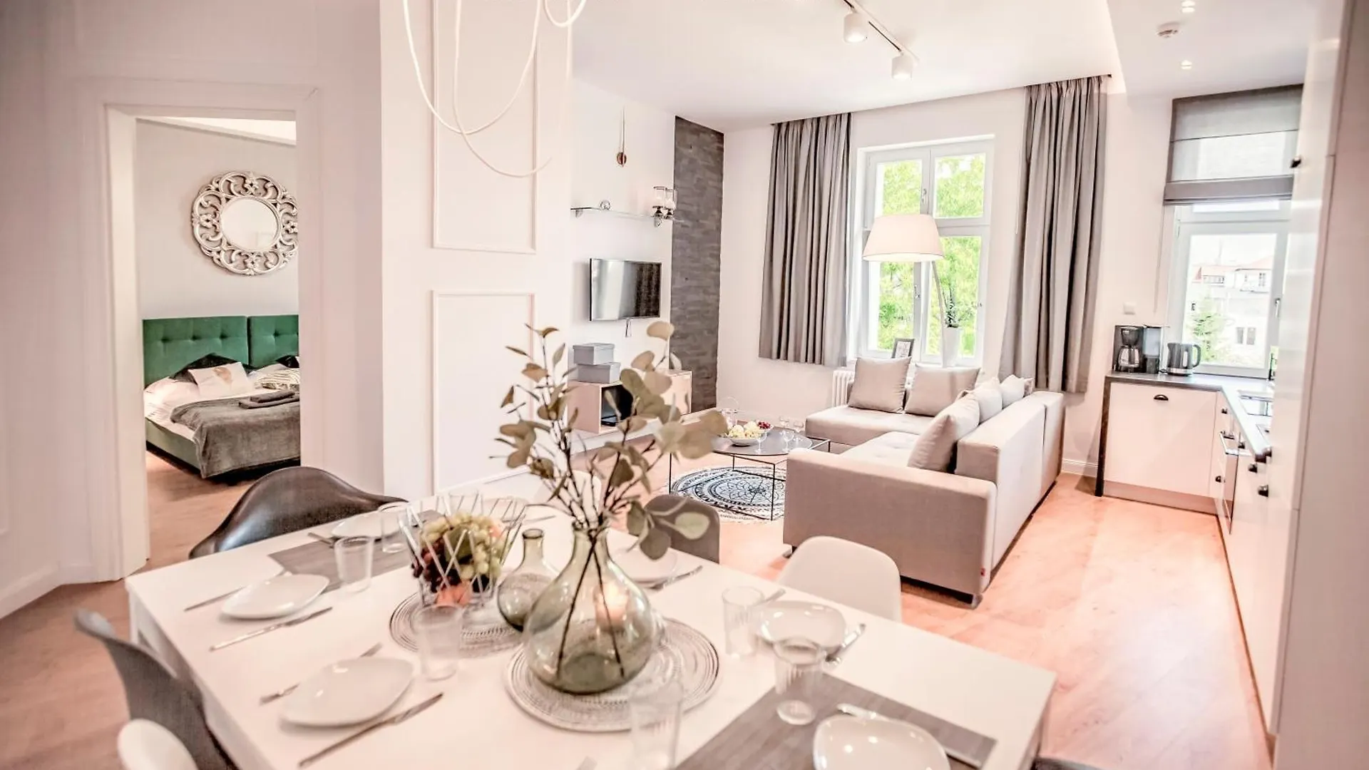 Family Luxury Haven: Dual Apartment Complex near Casino Sopot